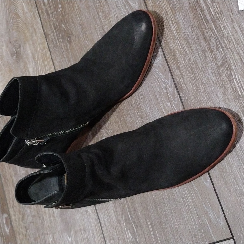 Sam Edelman womens black suede 2 zip ankle boots. Size 9.5